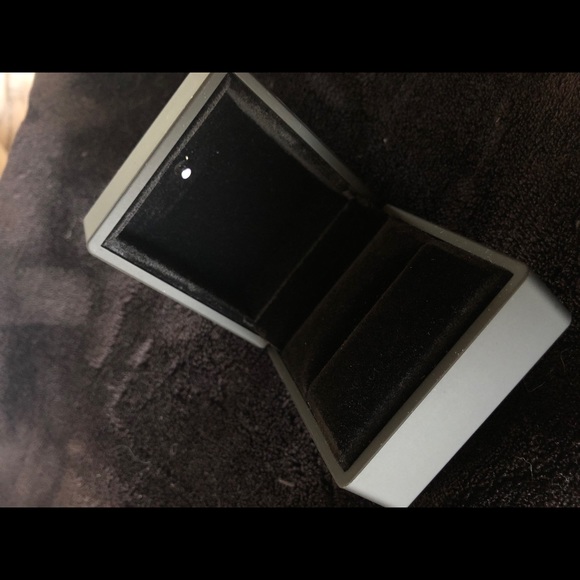 Spotlight wedding ring box 💎 - Picture 4 of 4
